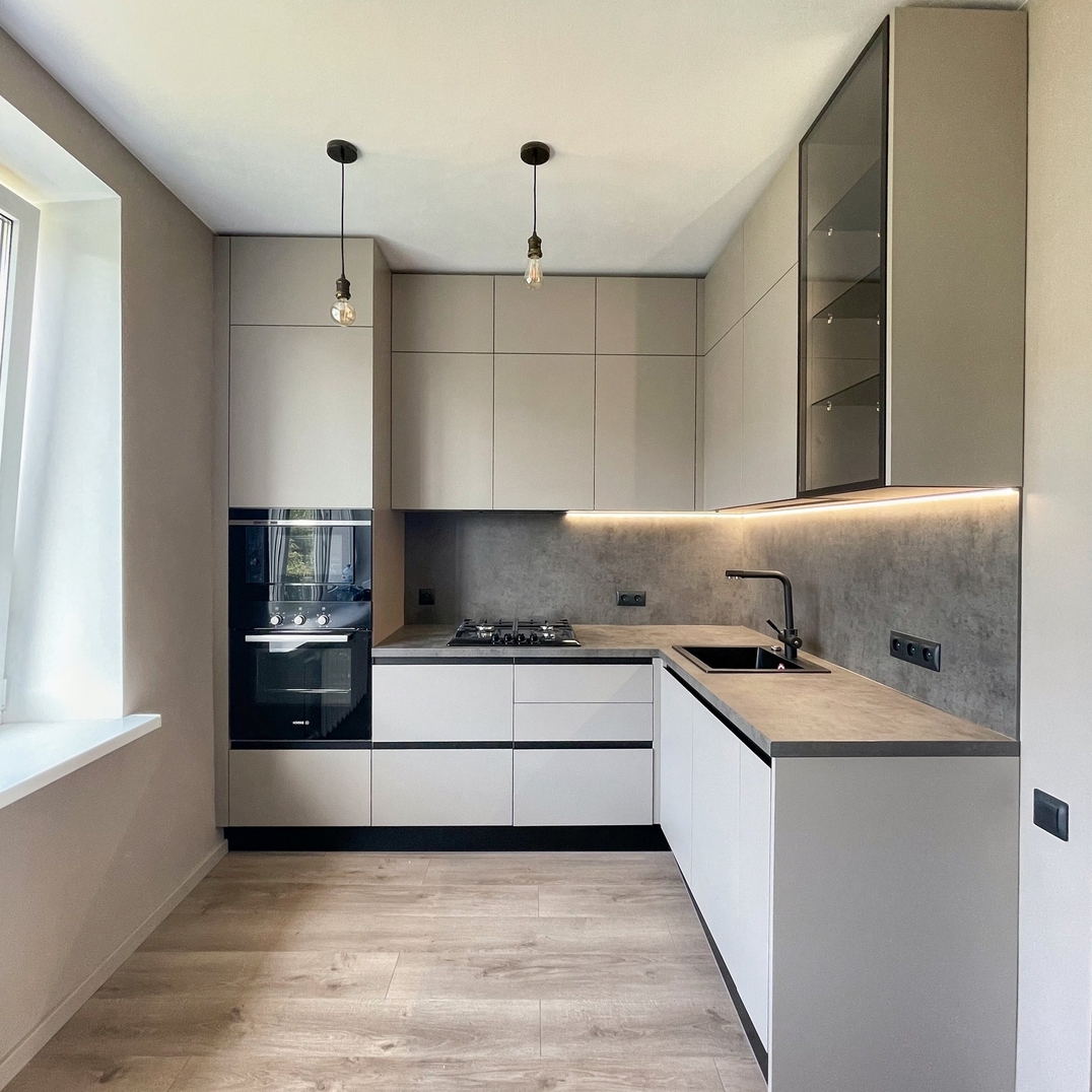 Кухни встроенные Г-образные