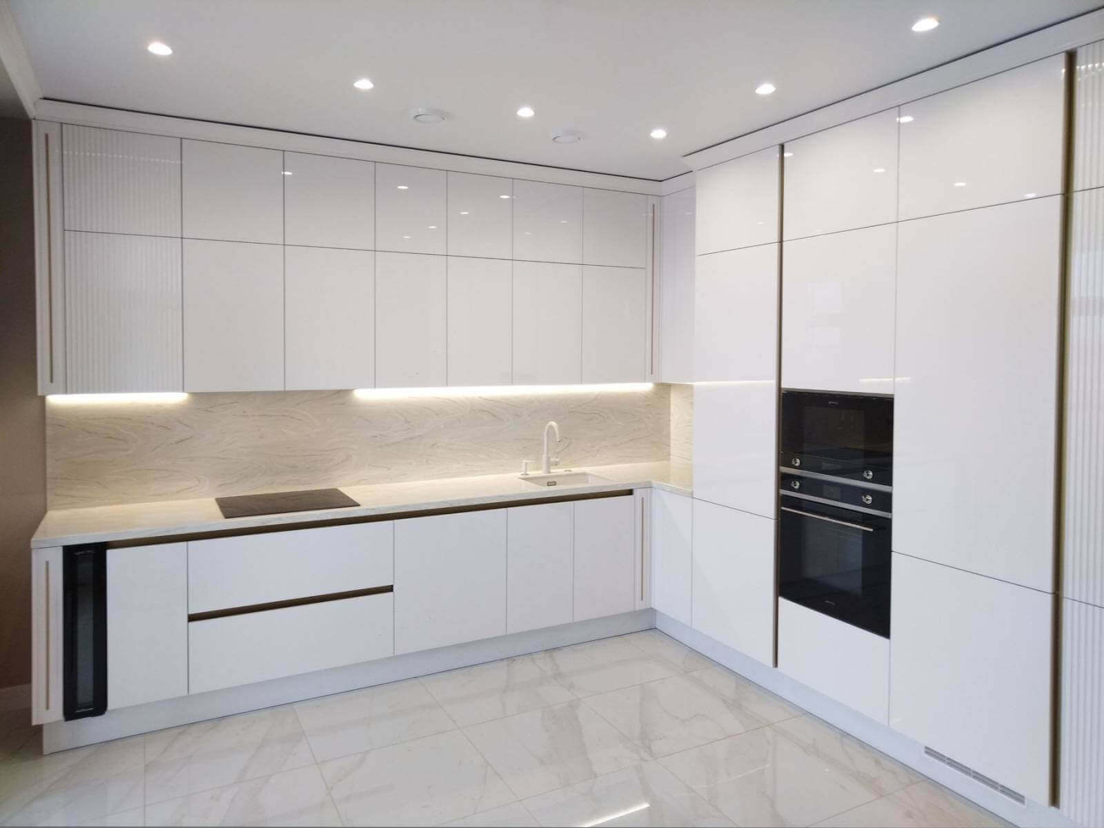 Белые встраиваемые кухни