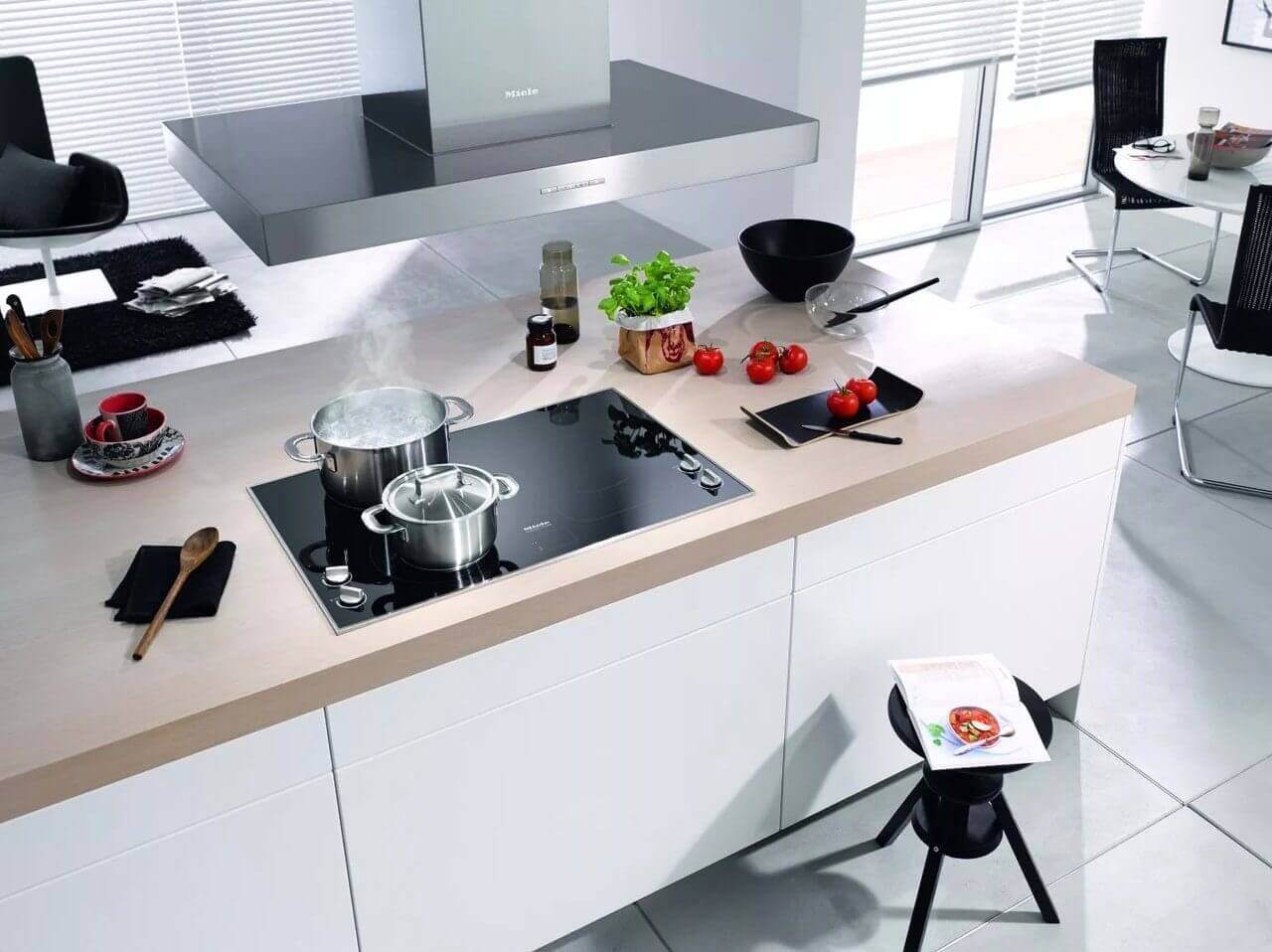 Кухни со встроенной варочной панелью