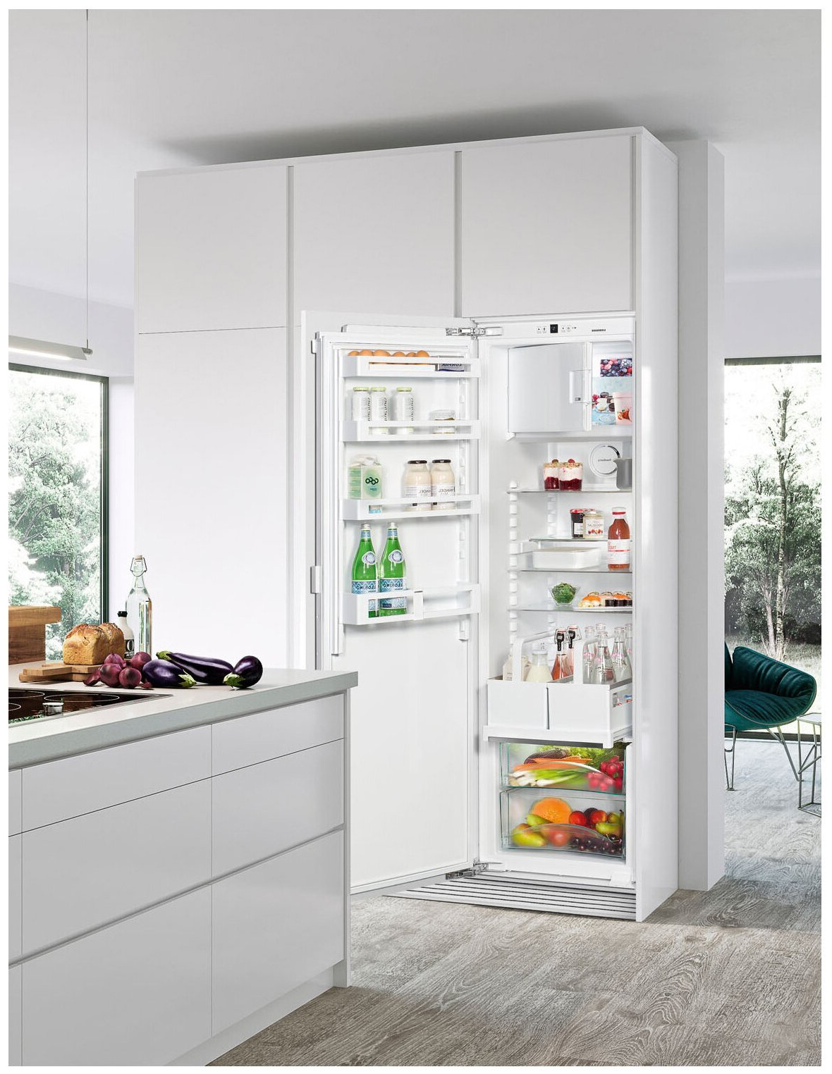 Белые кухни с встроенным холодильником